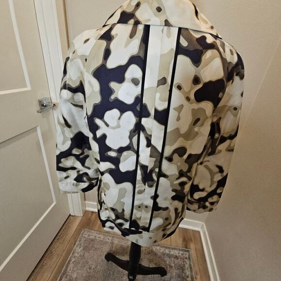 St. John Couture Cropped Floral Accents Blazer Jacket - Picture 9 of 15